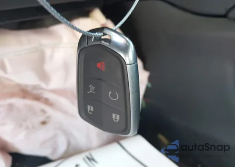 2017 Cadillac Xt5 Luxury z USA, uszkodzony, nr VIN 1GYKNBRS3HZ261733